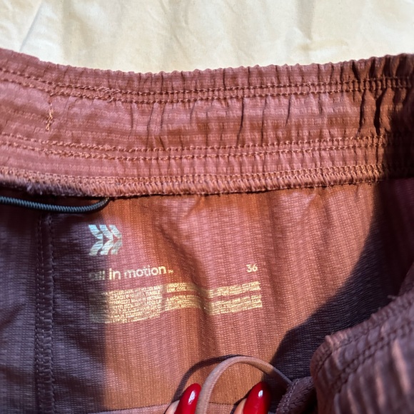 Salmon all in motion athletic shorts size 36 - Picture 2 of 3